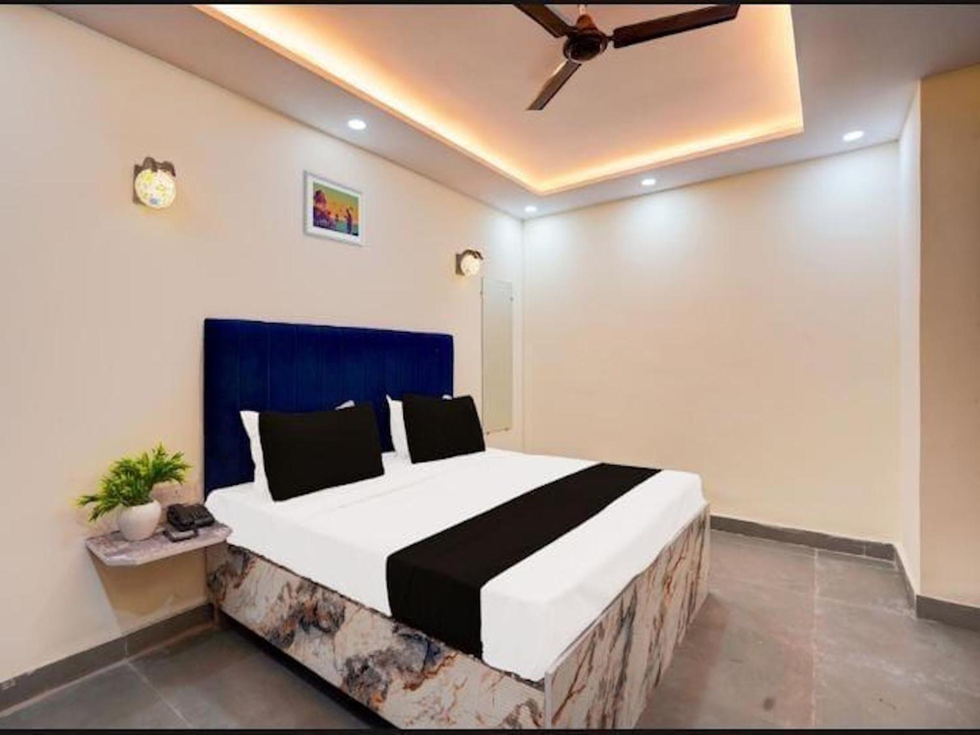 Hotel City Palace 뉴델리 외부 사진